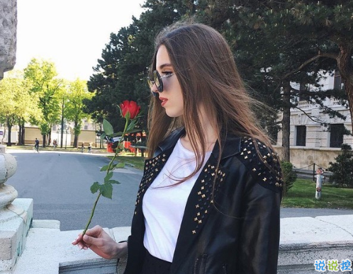 適合女生的愛情說(shuō)說(shuō)帶圖片最新 一不小心太喜歡你了3