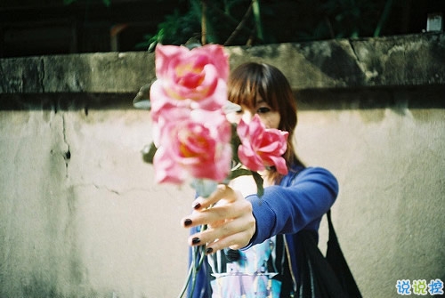 讓人撕心裂肺的唯美說(shuō)說(shuō)配圖 愛令人窒息的句子大全帶圖片5