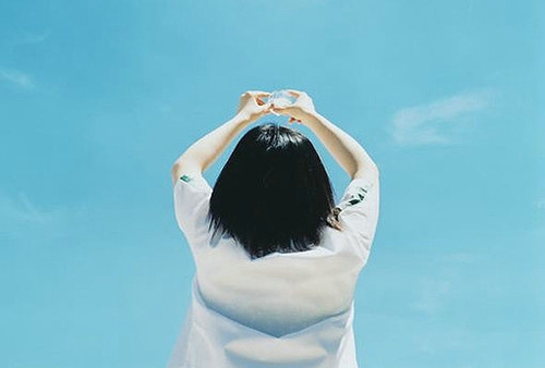 關(guān)于夏天的唯美文藝說說帶圖片 夏有彤云蔚然成風(fēng)10