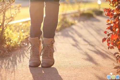 與愛情有關(guān)的微博說說精選：我不想因?yàn)閻矍椋芙^整個世界5