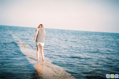 關(guān)于感情中的愛(ài)恨情仇的傷感句子帶圖片 其實(shí)你并沒(méi)有那么堅(jiān)強(qiáng)14