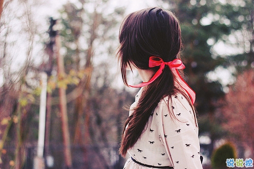 文藝簡單適合發(fā)空間說說的句子 我想寫給你的三行情書15