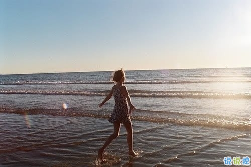 分手后泣不成聲的難過悲傷說說帶圖片 有的人陪你一半就走了說說9