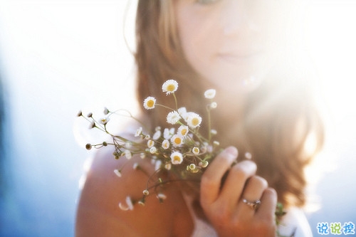 簡(jiǎn)單一句話微信說(shuō)說(shuō)2019 與其煩惱不如順其自然2