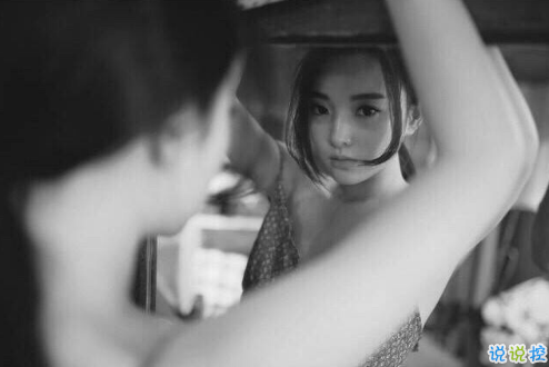 傷感說說配圖黑白心情短語 再大大咧咧的人也會覺得難過7