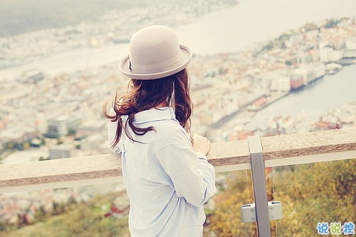 戀愛(ài)中那些甜蜜唯美又泛著心酸的句子帶圖 你說(shuō)今晚月色真美8