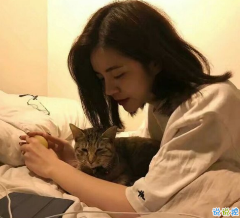 2018社會(huì)人說說配圖精選：不要因?yàn)榭仗摼腿鄄缓线m的人10