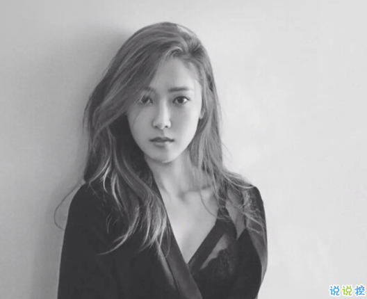 傷感憂郁心情說說帶圖片2018 原諒我一生愛憎分明不討巧10