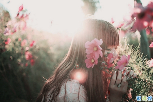 有時(shí)幸福又難過傷感的說說帶圖 暗戀是一個(gè)人的兵荒馬亂9