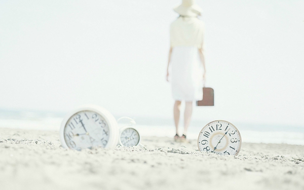 關(guān)于人生的很現(xiàn)實的哲理說說帶圖片 時間奪去了我們輕狂的眼神卻給了我們嘴角上揚的資本11