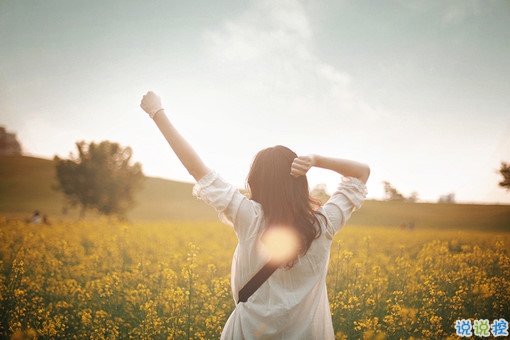 有時(shí)幸福又難過傷感的說說帶圖 暗戀是一個(gè)人的兵荒馬亂1