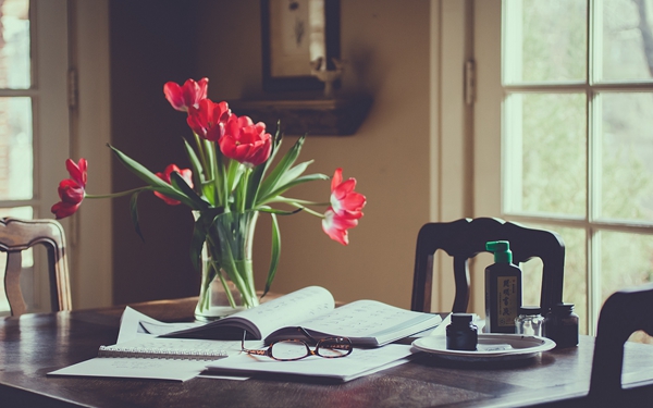 關(guān)于人生的很現(xiàn)實的哲理說說帶圖片 時間奪去了我們輕狂的眼神卻給了我們嘴角上揚的資本13