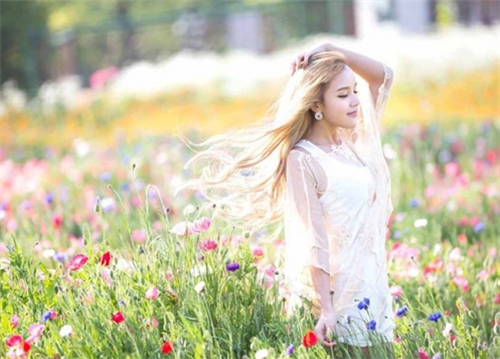 痛徹心扉的傷感愛情說說帶圖片 我在每個(gè)下雨天想起你13