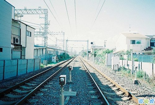 一個(gè)人獨(dú)處時(shí)候的孤獨(dú)是什么感覺(jué)呢？10