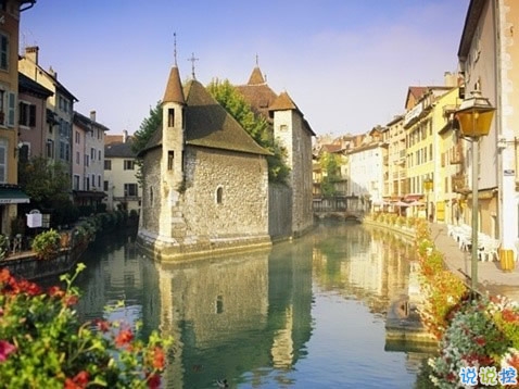 讓人撕心裂肺的唯美說(shuō)說(shuō)配圖 愛令人窒息的句子大全帶圖片6