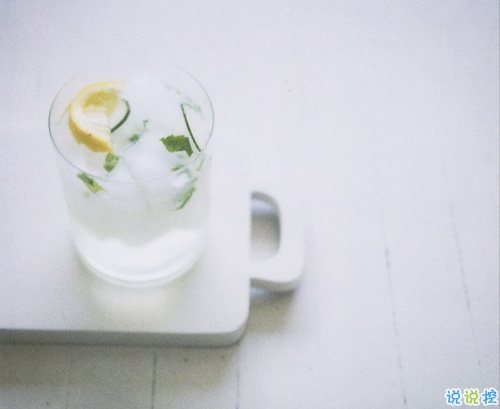 心碎到不敢流淚的傷感說說帶圖片 特別難過想哭的傷感說說201812