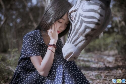 關(guān)于愛情中甜蜜和欣喜的說說帶圖片 承蒙你出現(xiàn)夠我喜歡好多年2