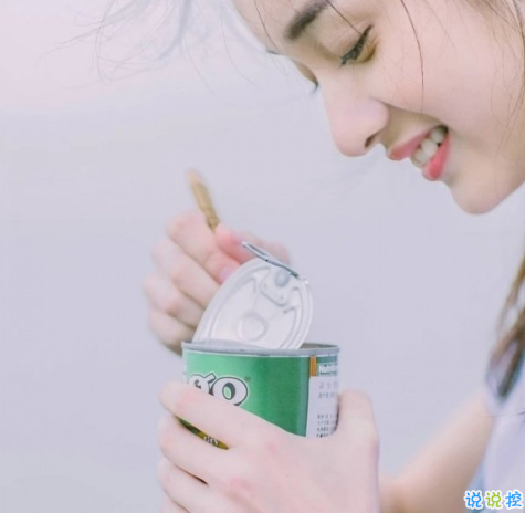 2018社會(huì)人說說配圖精選：不要因?yàn)榭仗摼腿鄄缓线m的人9