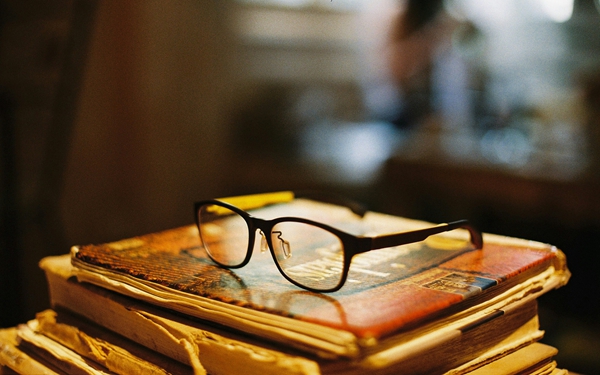 關(guān)于人生的很現(xiàn)實的哲理說說帶圖片 時間奪去了我們輕狂的眼神卻給了我們嘴角上揚的資本15