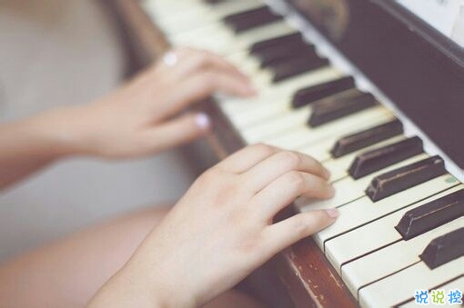 選擇放棄的傷感愛情說說帶圖片 描述對(duì)愛情感到無奈的說說11