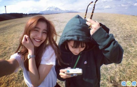 2018社會(huì)人說說配圖精選：不要因?yàn)榭仗摼腿鄄缓线m的人14