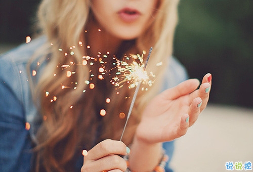 適合戀愛中的甜蜜發(fā)的說說帶圖片 我見過的全部風(fēng)景都抵不上你一句我想見你14