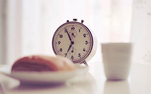 關(guān)于人生的很現(xiàn)實的哲理說說帶圖片 時間奪去了我們輕狂的眼神卻給了我們嘴角上揚的資本7