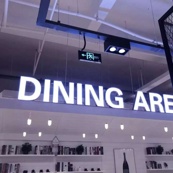 關(guān)于人生和夢想的很現(xiàn)實(shí)的經(jīng)典哲理說說帶圖片3