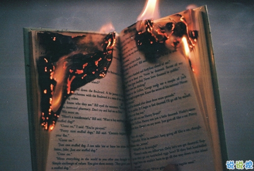 有時(shí)幸福又難過傷感的說說帶圖 暗戀是一個(gè)人的兵荒馬亂16