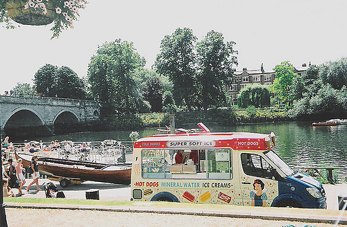 超唯美文藝的說(shuō)說(shuō)帶圖片 你看沒(méi)看見(jiàn)我都盛開(kāi)風(fēng)來(lái)不來(lái)芬芳都在1