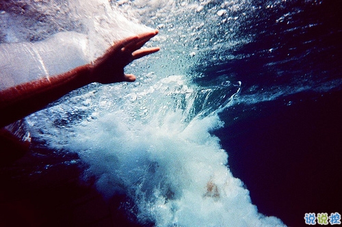 寫給愛(ài)情的那些經(jīng)典簡(jiǎn)單有哲理的句子和圖片 嘿你好余生請(qǐng)多多指教6