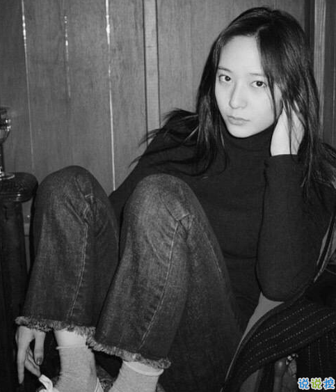 傷感說說配圖黑白心情短語 再大大咧咧的人也會覺得難過2