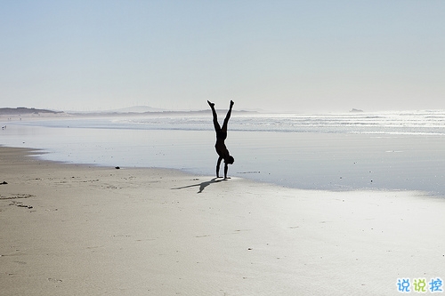 關于愛情中的失望和難受的說說帶圖片 失望攢夠了我自然會走11