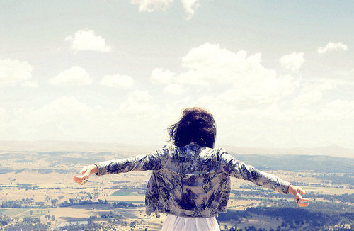 關(guān)于青春人生成長(zhǎng)的經(jīng)典哲理說說帶圖片 生活不只眼前的茍且還有詩和遠(yuǎn)方的田野6