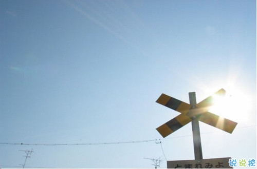 簡(jiǎn)簡(jiǎn)單單很干凈的愛(ài)情說(shuō)說(shuō)帶圖片 該留下來(lái)的人總會(huì)一直在的7