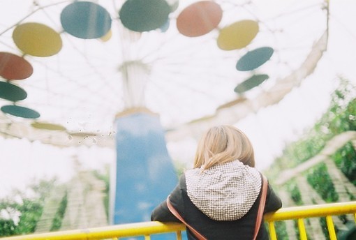 雖然有些傷感但還是很溫暖的圖片句子 我曾一想到你就會傻笑現(xiàn)在竟然記不清你的臉1