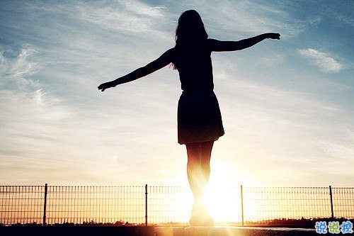 適合女生發(fā)的愛(ài)情唯美宣言 真實(shí)感受到幸福的說(shuō)說(shuō)心情短語(yǔ) 5