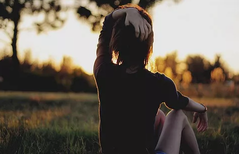 2018經(jīng)典語錄愛情傷感長的 與愛情有關(guān)的傷感經(jīng)典語錄痛到心碎4