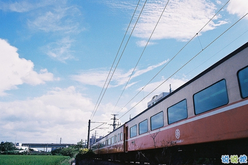 簡(jiǎn)簡(jiǎn)單單很干凈的愛(ài)情說(shuō)說(shuō)帶圖片 該留下來(lái)的人總會(huì)一直在的2