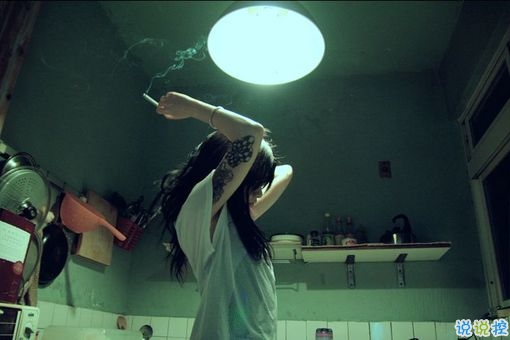 傷感愛情說說一個(gè)人的愛情很難過 特別傷感的愛情說說深夜默默哭泣2