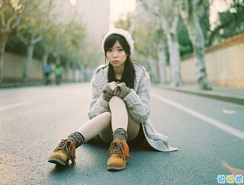 慢慢一個(gè)人收起心酸學(xué)會(huì)堅(jiān)強(qiáng)的傷感說(shuō)說(shuō) 心痛也要一個(gè)人走的傷感說(shuō)說(shuō)2