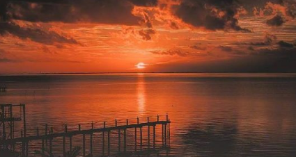 忽而夏至的悲傷日記的傷感說說配圖 你最美的青春都在陪他吃苦7