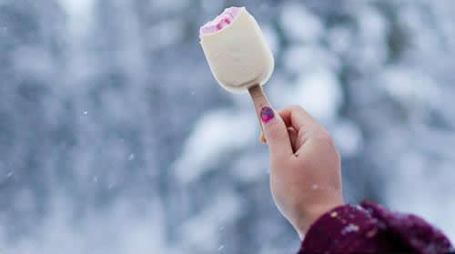 讓人難過(guò)傷感愛情說(shuō)說(shuō)帶圖片 差一點(diǎn)就抱住他了我再睡一會(huì)兒試試2