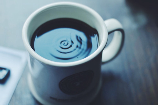 關(guān)于人生的很現(xiàn)實的哲理說說帶圖片 時間奪去了我們輕狂的眼神卻給了我們嘴角上揚的資本5