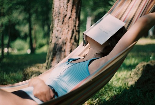 適合深夜心情不好孤獨寂寞時候發(fā)的圖片說說 喜歡你是一場漫長的失戀 ?11