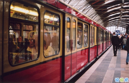 生活很累很現(xiàn)實(shí)的傷感說說 感到壓抑壓力很大的傷感說說1