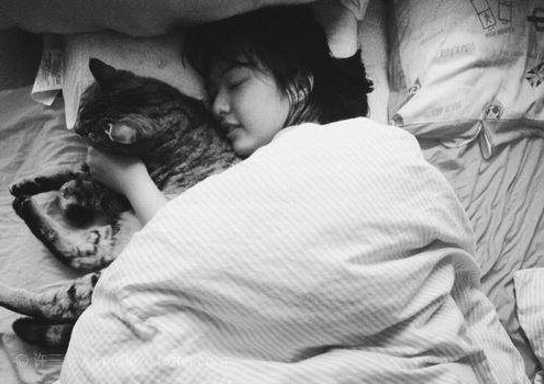 在你睡前必須要做的一件事搞笑說說大全1