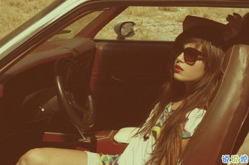 關(guān)于青春的簡(jiǎn)短一句話經(jīng)典說(shuō)說(shuō) 每個(gè)人都有青春的經(jīng)典說(shuō)說(shuō)1