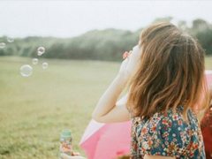 日常文藝愛(ài)情說(shuō)說(shuō)簡(jiǎn)短一句話 你的情話我聽(tīng)著你的余生我陪著