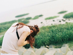 等一個不愛的人不如放手的說說 學(xué)會放手學(xué)會放棄愛情說說